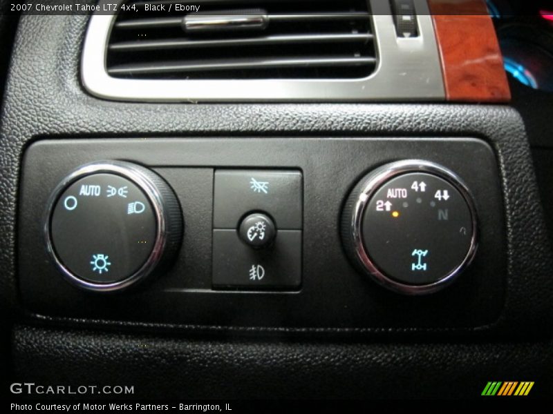 Controls of 2007 Tahoe LTZ 4x4