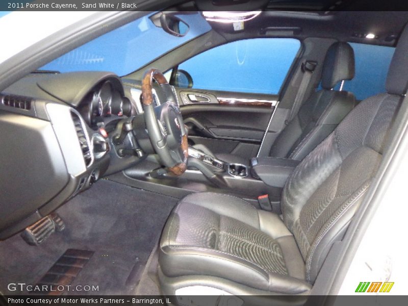 Sand White / Black 2011 Porsche Cayenne