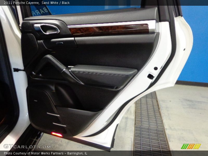 Sand White / Black 2011 Porsche Cayenne