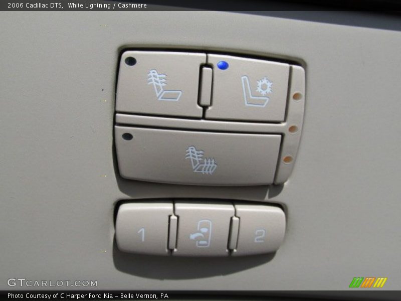 White Lightning / Cashmere 2006 Cadillac DTS