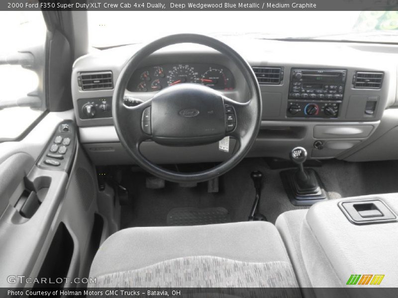Dashboard of 2000 F350 Super Duty XLT Crew Cab 4x4 Dually