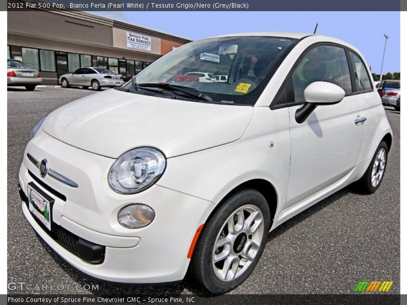 Bianco Perla (Pearl White) / Tessuto Grigio/Nero (Grey/Black) 2012 Fiat 500 Pop