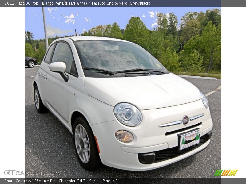 Bianco Perla (Pearl White) / Tessuto Grigio/Nero (Grey/Black) 2012 Fiat 500 Pop