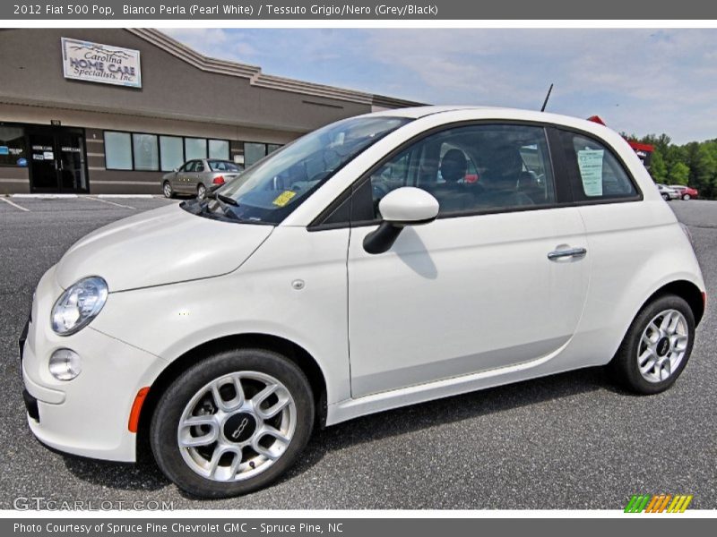 Bianco Perla (Pearl White) / Tessuto Grigio/Nero (Grey/Black) 2012 Fiat 500 Pop