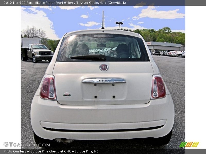 Bianco Perla (Pearl White) / Tessuto Grigio/Nero (Grey/Black) 2012 Fiat 500 Pop