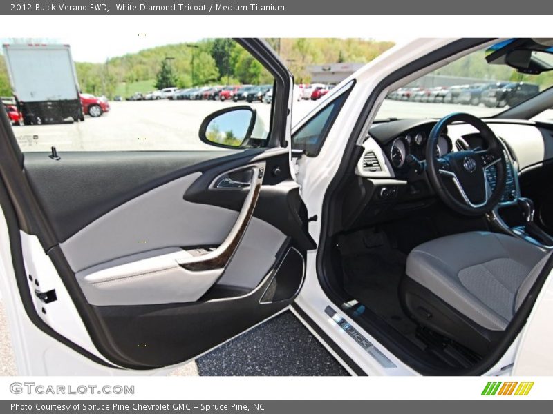 White Diamond Tricoat / Medium Titanium 2012 Buick Verano FWD