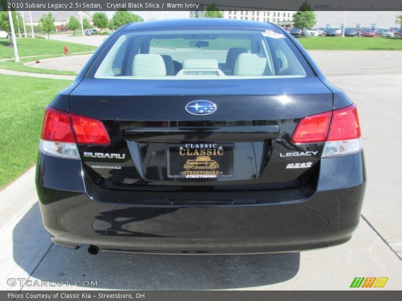 Crystal Black Silica / Warm Ivory 2010 Subaru Legacy 2.5i Sedan