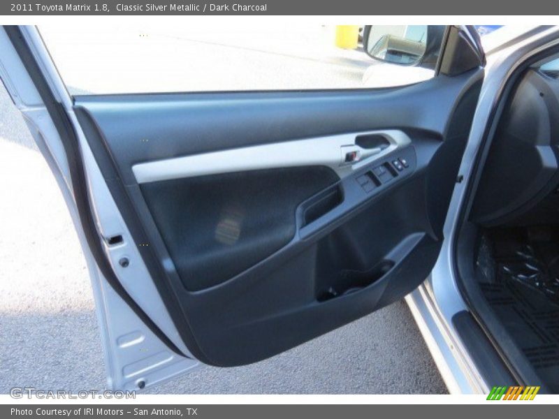 Classic Silver Metallic / Dark Charcoal 2011 Toyota Matrix 1.8