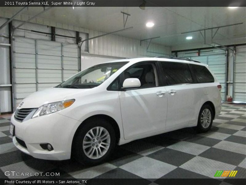 Super White / Light Gray 2011 Toyota Sienna XLE