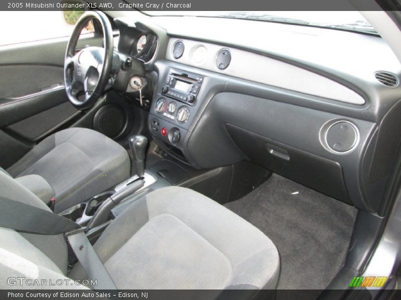 Dashboard of 2005 Outlander XLS AWD