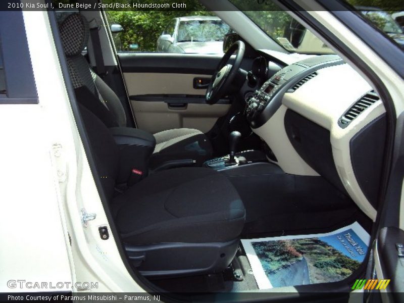 Dune Beige / Sand/Black Houndstooth Cloth 2010 Kia Soul !