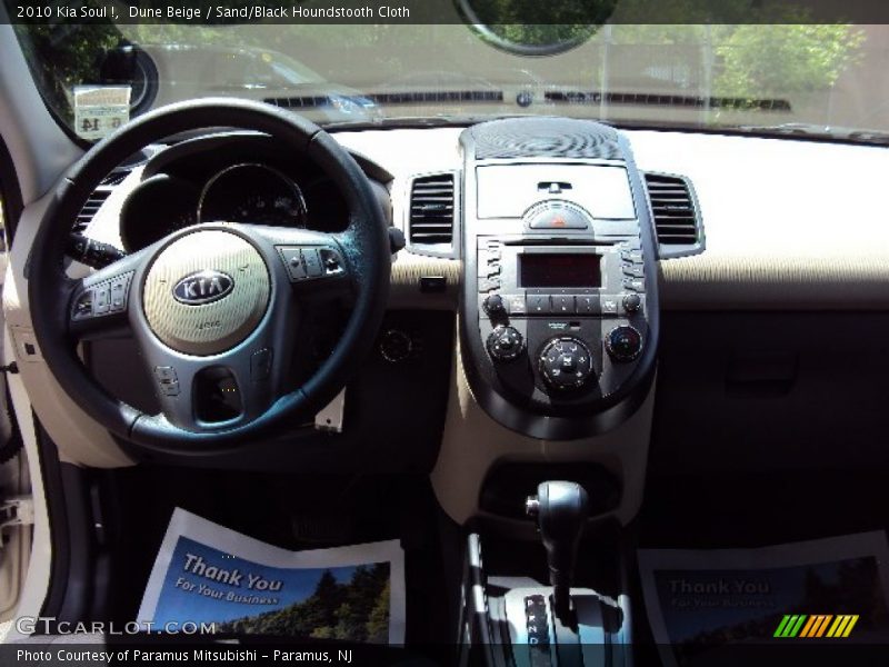Dune Beige / Sand/Black Houndstooth Cloth 2010 Kia Soul !