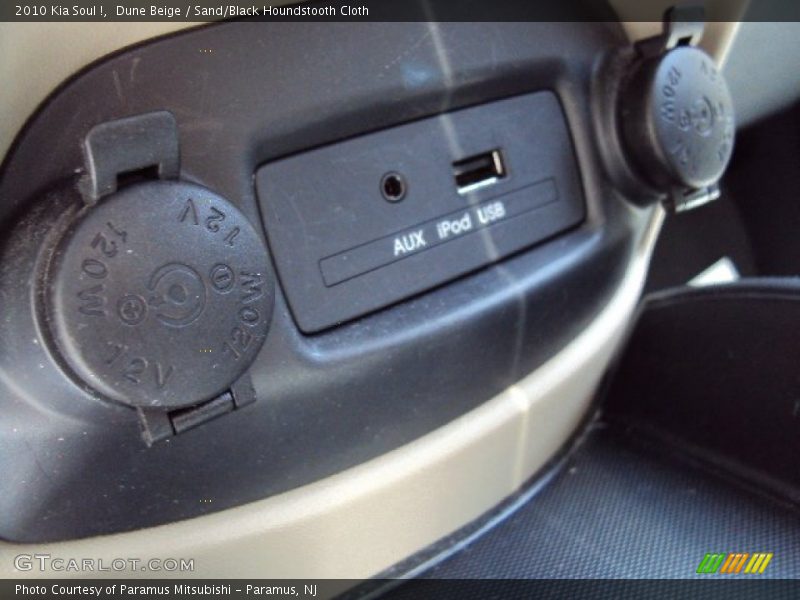 Dune Beige / Sand/Black Houndstooth Cloth 2010 Kia Soul !