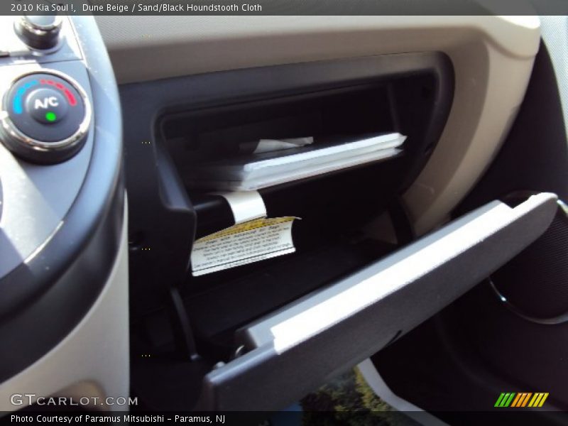 Dune Beige / Sand/Black Houndstooth Cloth 2010 Kia Soul !