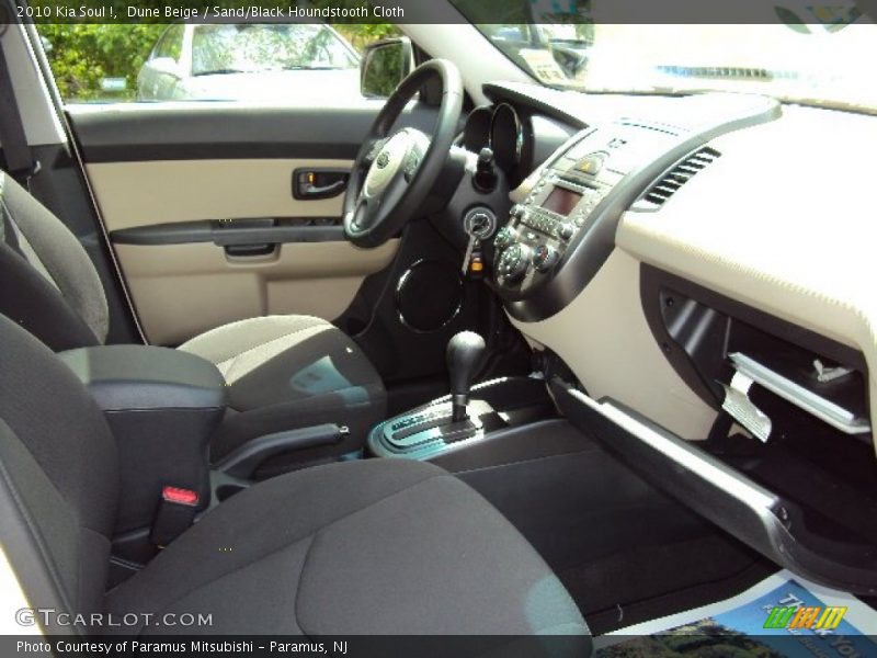 Dune Beige / Sand/Black Houndstooth Cloth 2010 Kia Soul !