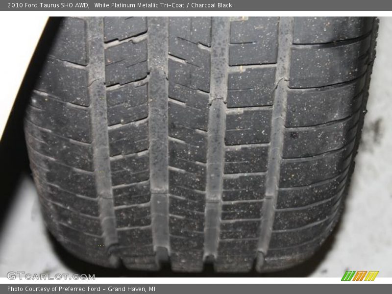 White Platinum Metallic Tri-Coat / Charcoal Black 2010 Ford Taurus SHO AWD