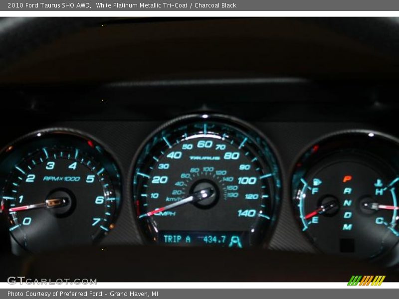 White Platinum Metallic Tri-Coat / Charcoal Black 2010 Ford Taurus SHO AWD
