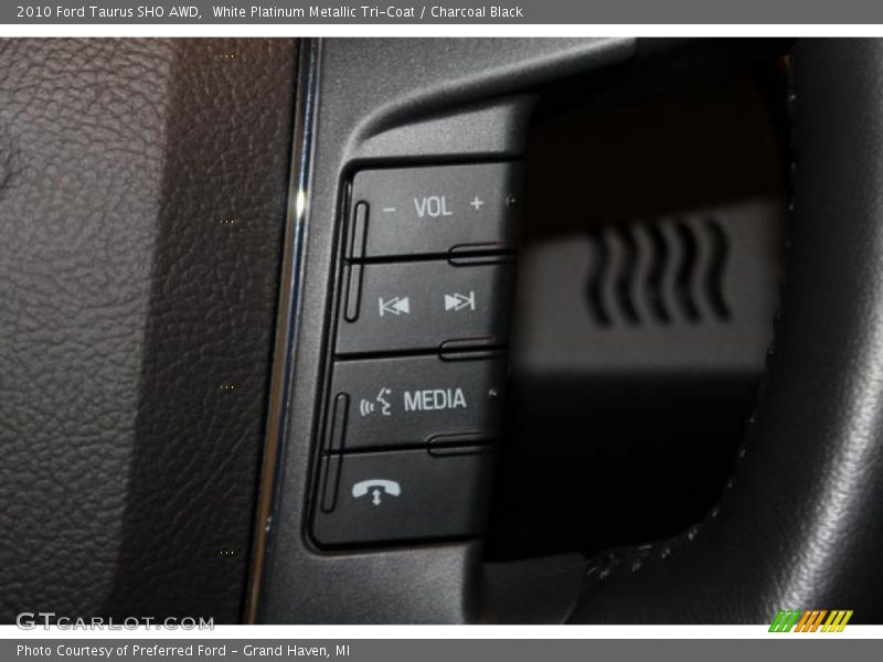 White Platinum Metallic Tri-Coat / Charcoal Black 2010 Ford Taurus SHO AWD