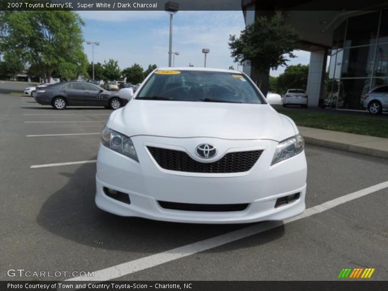 Super White / Dark Charcoal 2007 Toyota Camry SE