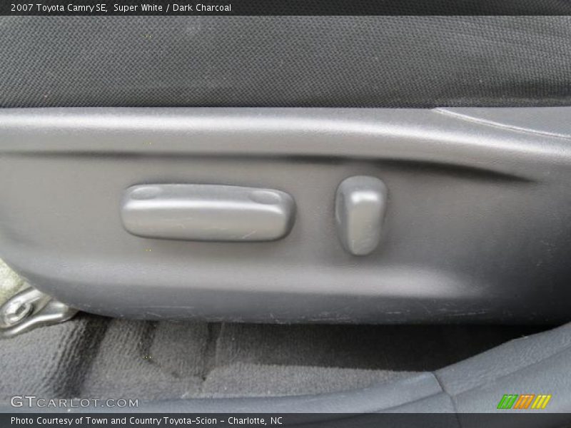 Super White / Dark Charcoal 2007 Toyota Camry SE