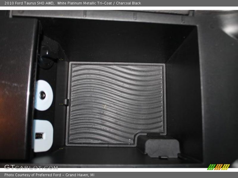 White Platinum Metallic Tri-Coat / Charcoal Black 2010 Ford Taurus SHO AWD