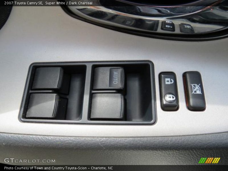 Super White / Dark Charcoal 2007 Toyota Camry SE