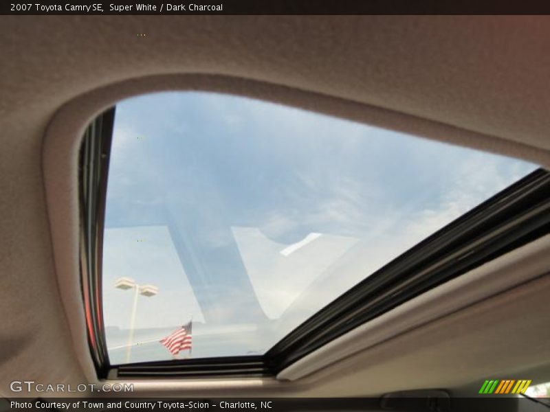 Super White / Dark Charcoal 2007 Toyota Camry SE