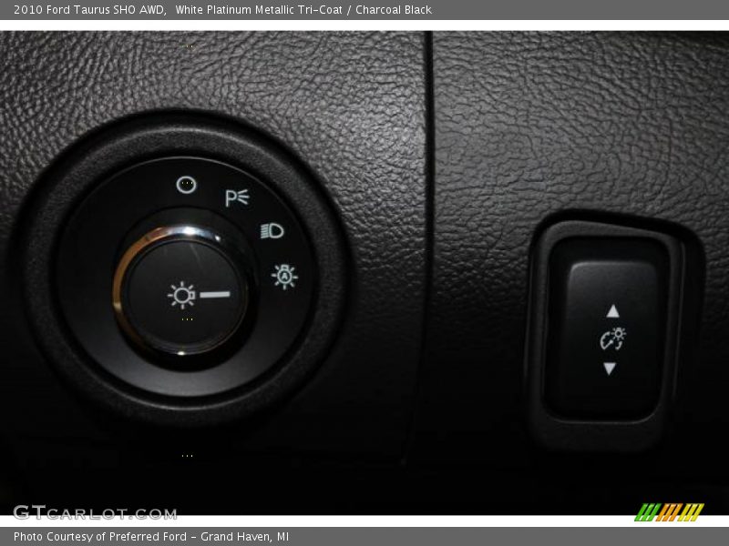 White Platinum Metallic Tri-Coat / Charcoal Black 2010 Ford Taurus SHO AWD