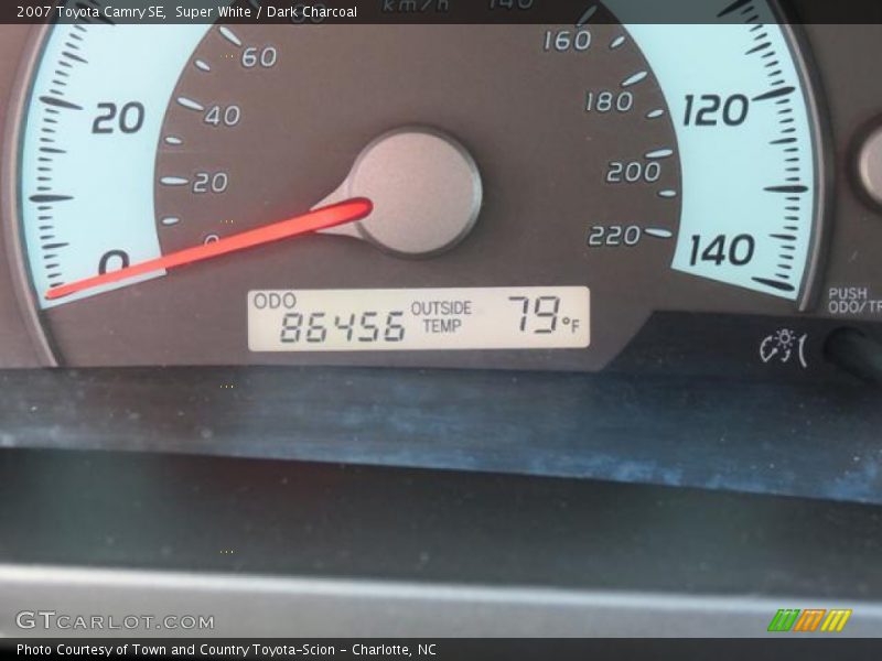 Super White / Dark Charcoal 2007 Toyota Camry SE