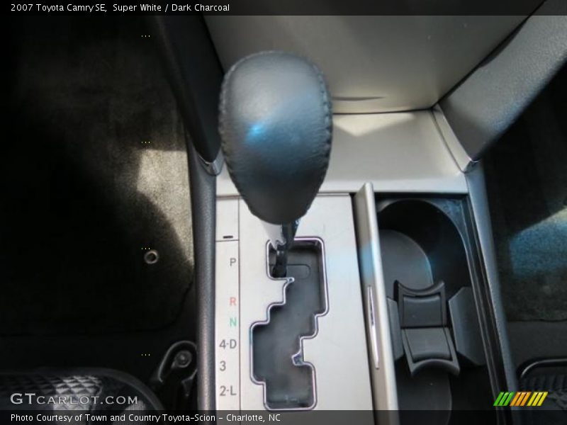 Super White / Dark Charcoal 2007 Toyota Camry SE