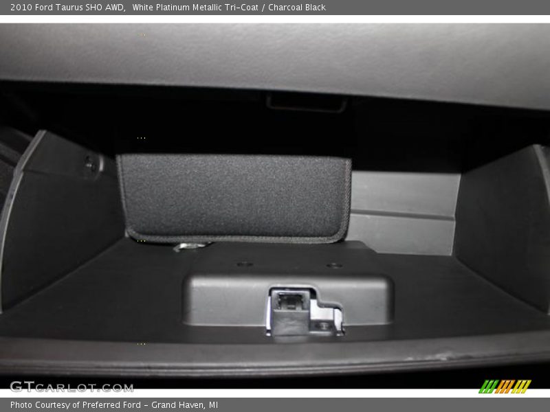 White Platinum Metallic Tri-Coat / Charcoal Black 2010 Ford Taurus SHO AWD