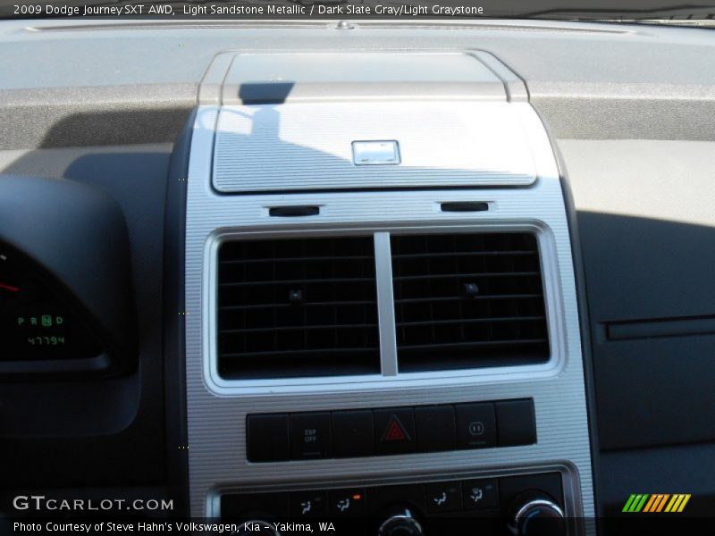 Light Sandstone Metallic / Dark Slate Gray/Light Graystone 2009 Dodge Journey SXT AWD