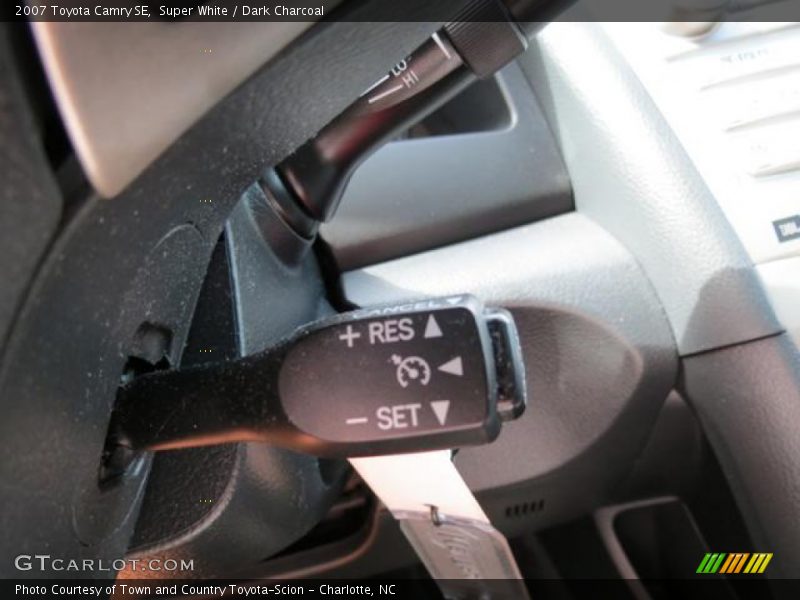 Super White / Dark Charcoal 2007 Toyota Camry SE