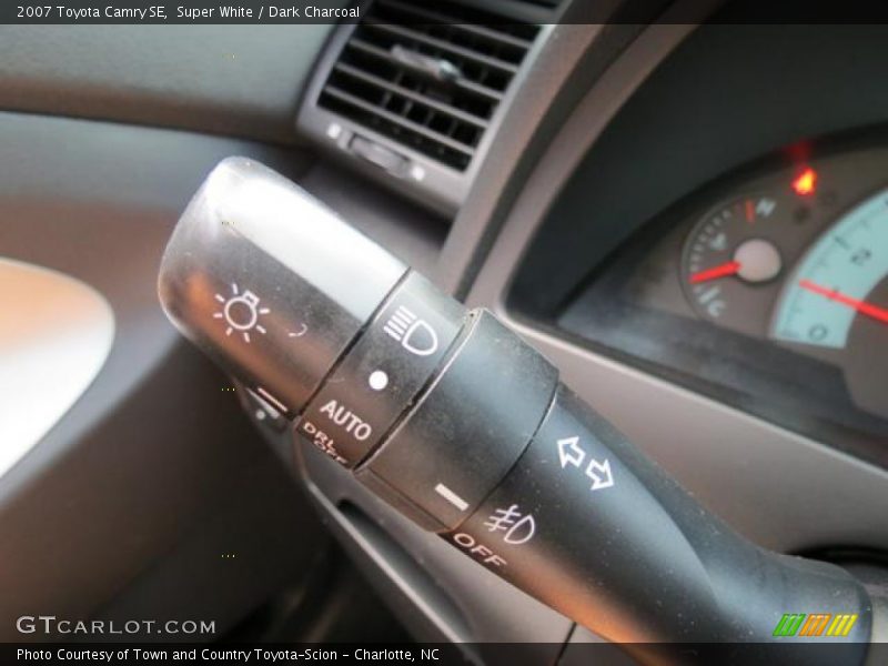 Super White / Dark Charcoal 2007 Toyota Camry SE