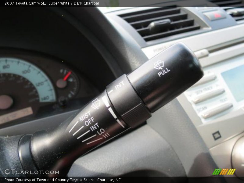 Super White / Dark Charcoal 2007 Toyota Camry SE