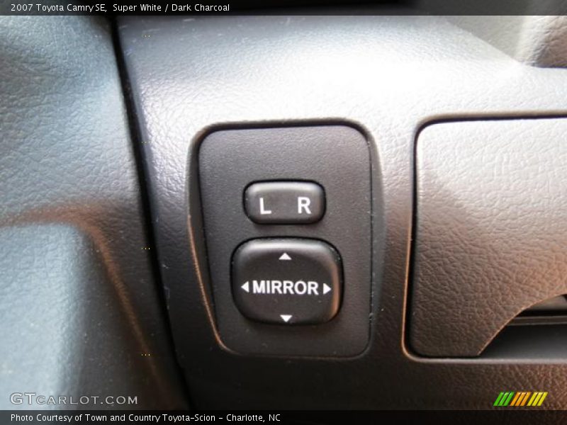 Super White / Dark Charcoal 2007 Toyota Camry SE