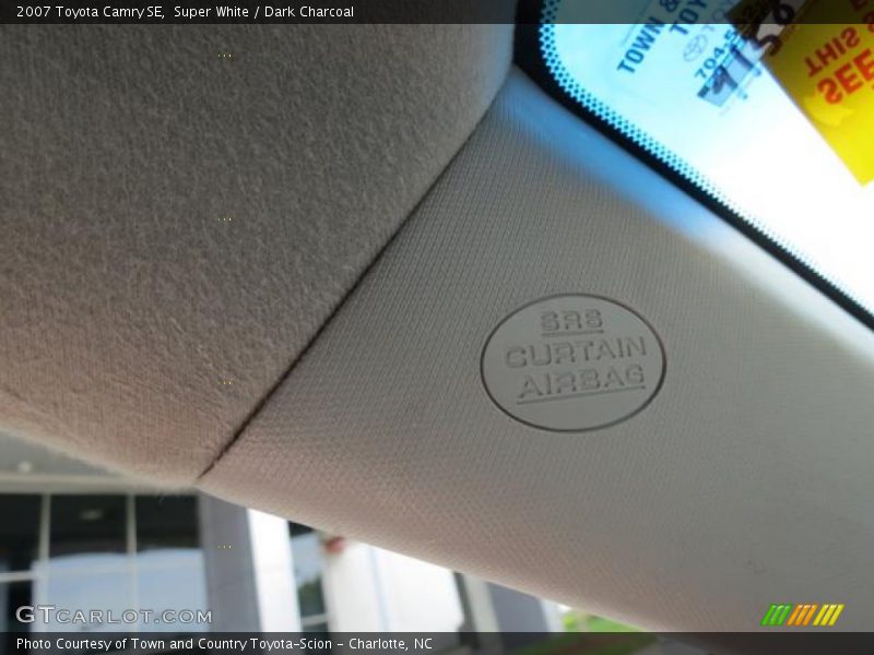 Super White / Dark Charcoal 2007 Toyota Camry SE