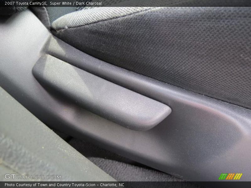 Super White / Dark Charcoal 2007 Toyota Camry SE