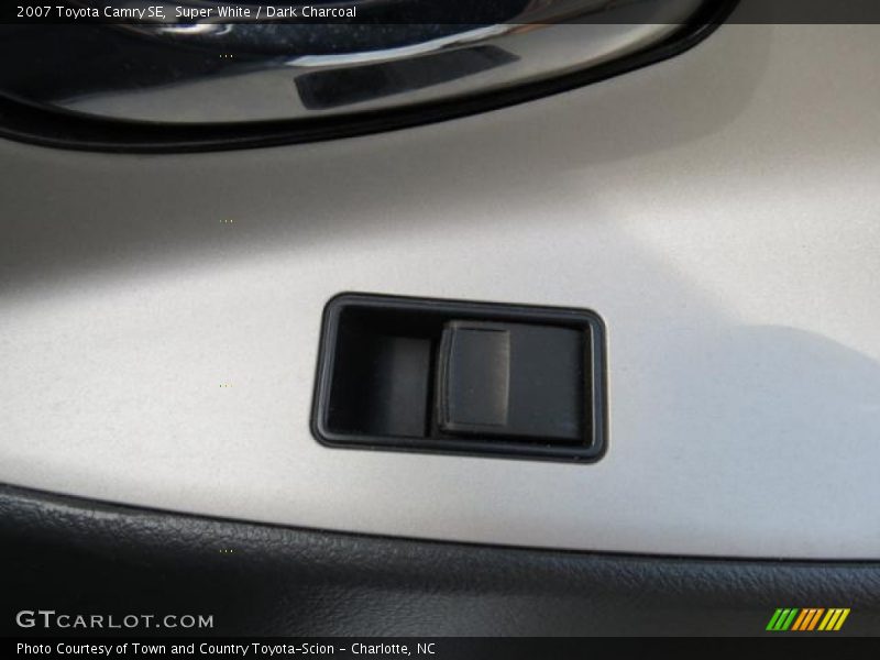 Super White / Dark Charcoal 2007 Toyota Camry SE