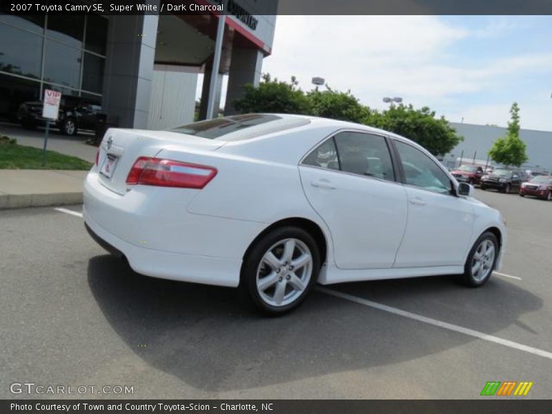 Super White / Dark Charcoal 2007 Toyota Camry SE
