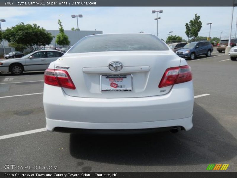Super White / Dark Charcoal 2007 Toyota Camry SE