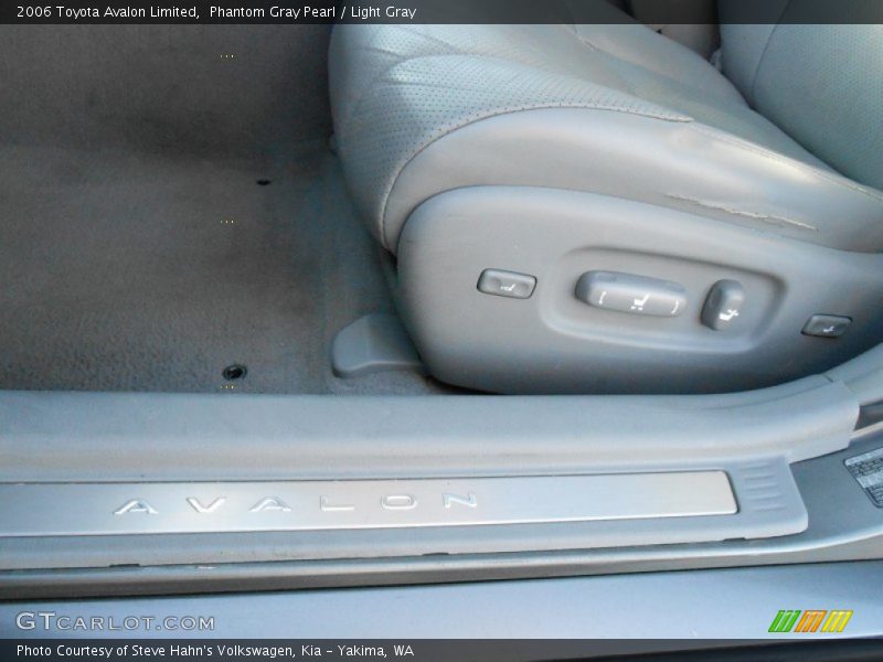 Phantom Gray Pearl / Light Gray 2006 Toyota Avalon Limited