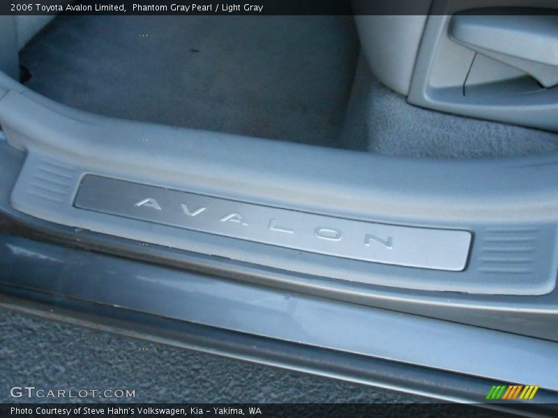 Phantom Gray Pearl / Light Gray 2006 Toyota Avalon Limited