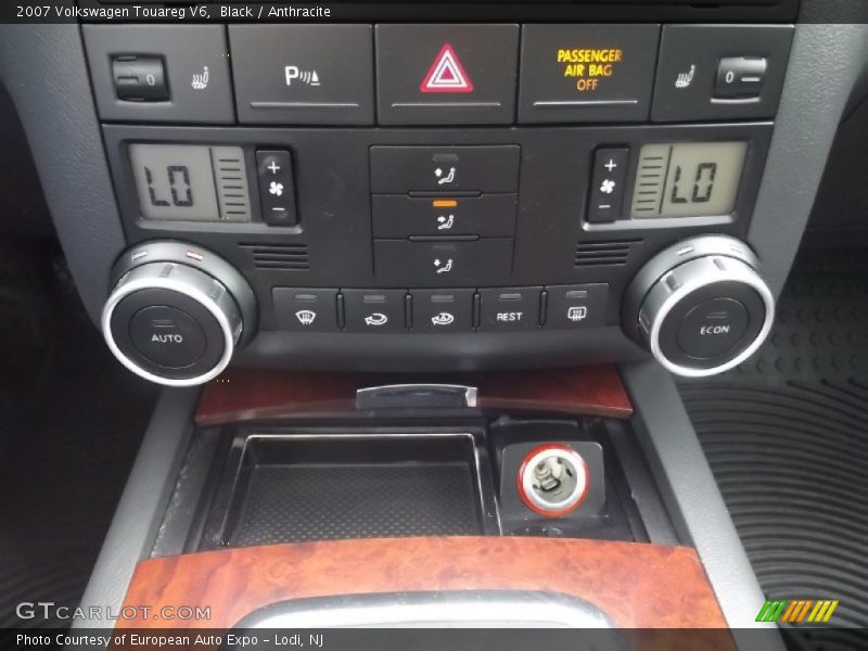 Black / Anthracite 2007 Volkswagen Touareg V6