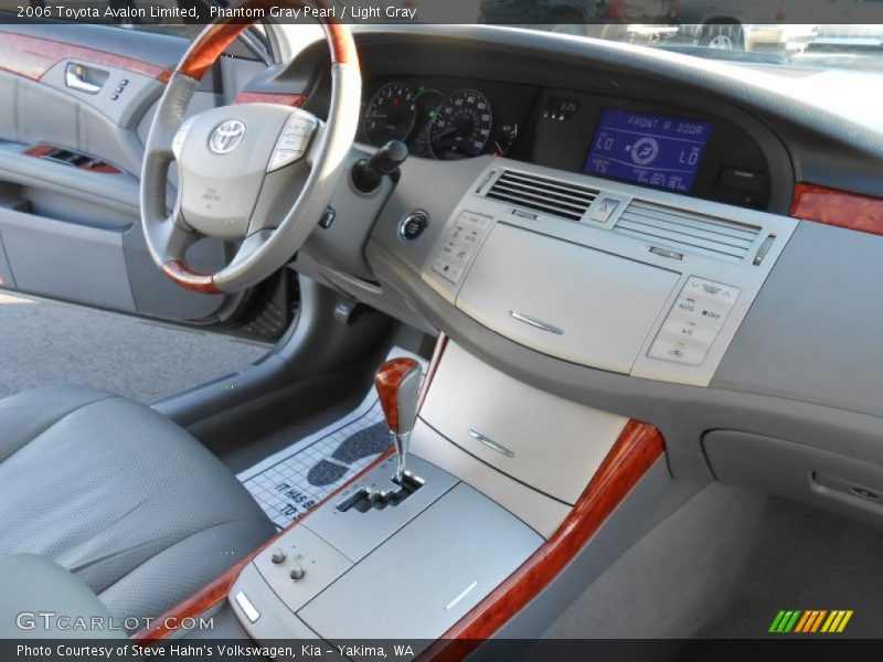 Phantom Gray Pearl / Light Gray 2006 Toyota Avalon Limited