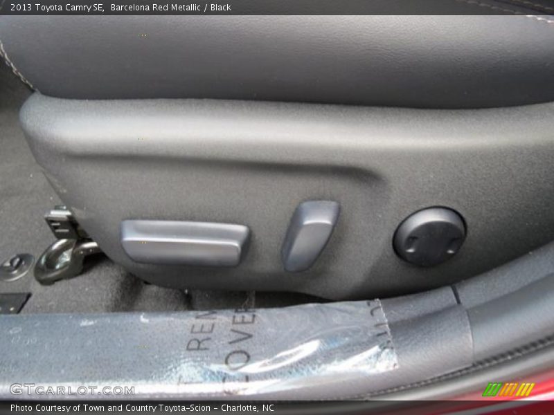 Barcelona Red Metallic / Black 2013 Toyota Camry SE