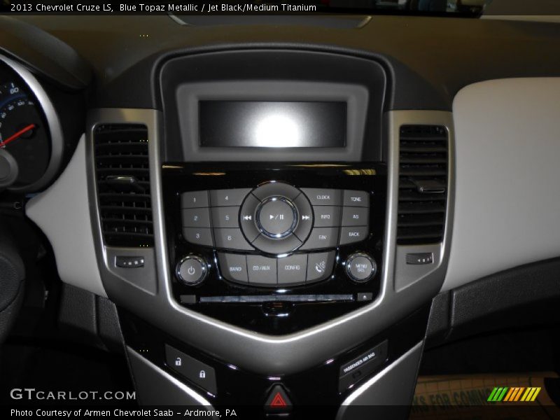 Blue Topaz Metallic / Jet Black/Medium Titanium 2013 Chevrolet Cruze LS