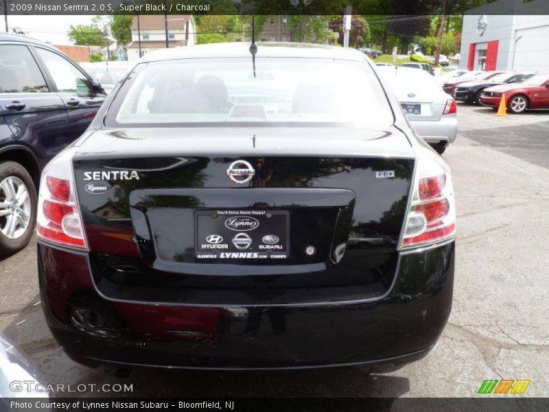 Super Black / Charcoal 2009 Nissan Sentra 2.0 S