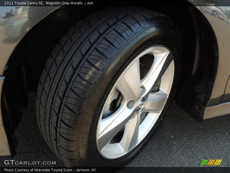 Magnetic Gray Metallic / Ash 2011 Toyota Camry SE