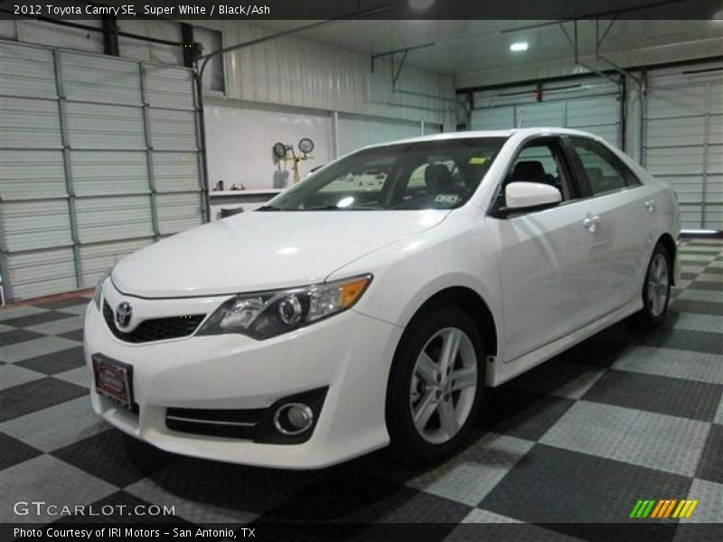 Super White / Black/Ash 2012 Toyota Camry SE
